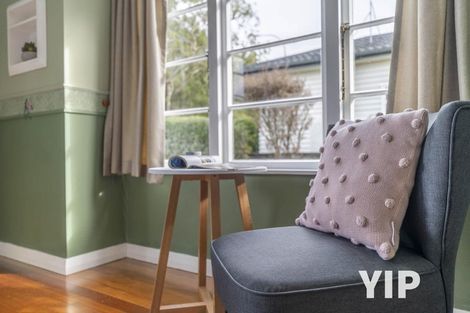 Photo of property in 6 Lyndhurst Road, Tawa, Wellington, 5028