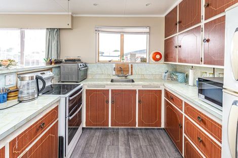 Photo of property in 14 Saunders Place, Gonville, Whanganui, 4501