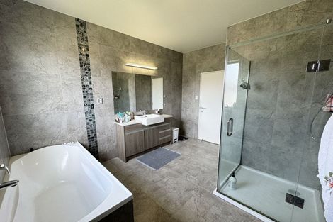 Photo of property in 10 Remana Crescent, Huapai, Kumeu, 0810