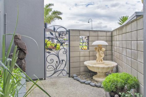 Photo of property in 49 Aberdeen Crescent, Wattle Downs, Auckland, 2103
