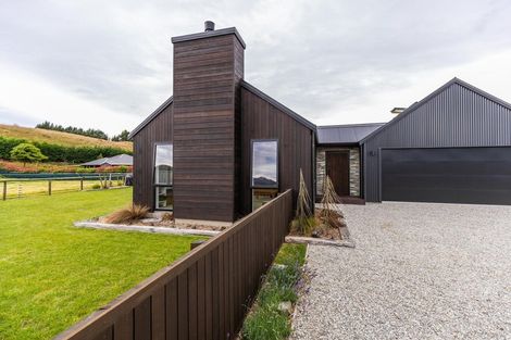 Photo of property in 8 Mulbury Way, Lower Shotover, Queenstown, 9304