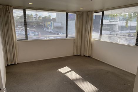 Photo of property in 2a/171 Hurstmere Road, Takapuna, Auckland, 0622