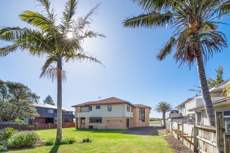 Photo of property in 32 Marine Parade, Mount Maunganui, 3116