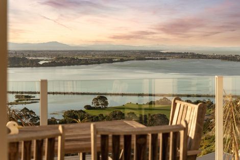 Photo of property in 1 Saint Remy Lane, Redcliffs, Christchurch, 8081