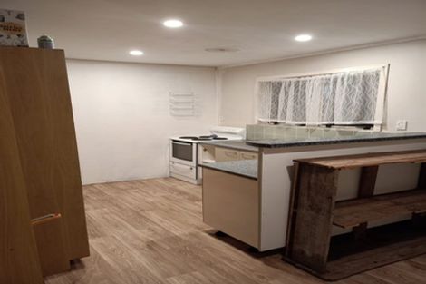 Photo of property in 30 Sunvue Road, Glen Eden, Auckland, 0602