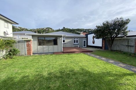 Photo of property in 191 Queens Drive, Lyall Bay, Wellington, 6022