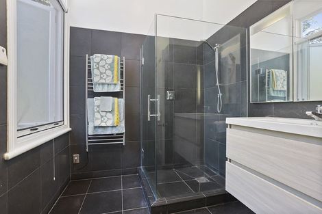 Photo of property in 12 Maritime Terrace, Birkenhead, Auckland, 0626