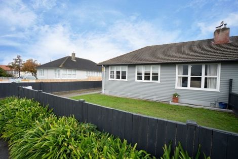 Photo of property in 16 Thames Street, Roslyn, Palmerston North, 4414