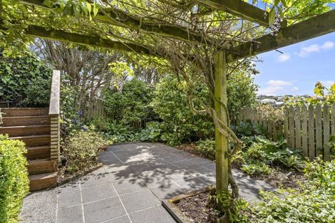 Photo of property in 15 Wadestown Road, Wadestown, Wellington, 6012
