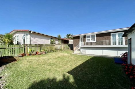 Photo of property in 12 Keats Place, Blockhouse Bay, Auckland, 0600