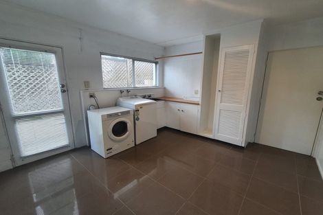 Photo of property in 2/42 Knightsbridge Drive, Forrest Hill, Auckland, 0620