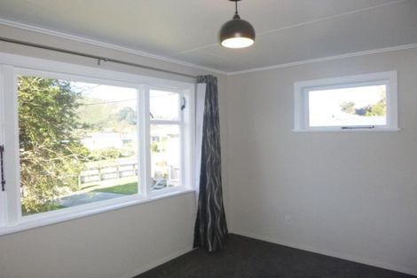 Photo of property in 121 Wellington Road, Wainuiomata, Lower Hutt, 5014