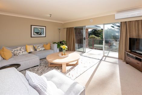 Photo of property in 17 Liston Crescent, Cockle Bay, Auckland, 2014