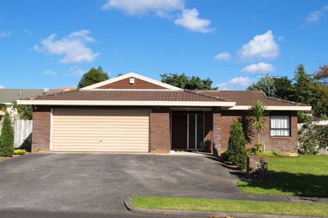 Photo of property in 8 West Fairway, Golflands, Auckland, 2013