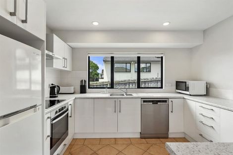 Photo of property in 8a Aeroview Drive, Beach Haven, Auckland, 0626