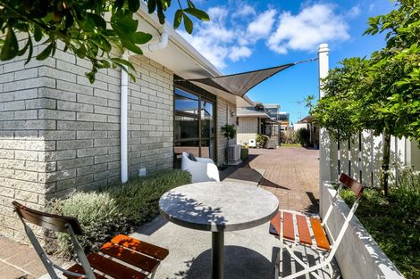 Photo of property in 504 Devon Street East, Strandon, New Plymouth, 4312