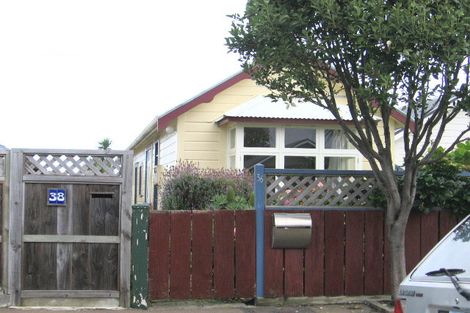 Photo of property in 38 Apu Crescent, Lyall Bay, Wellington, 6022