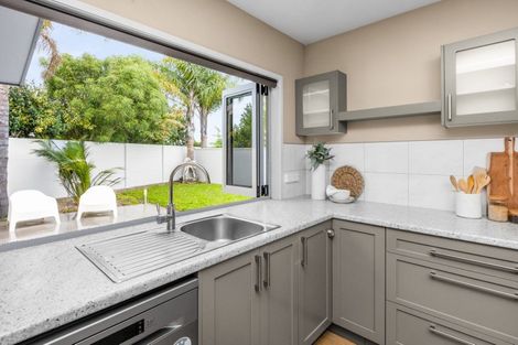 Photo of property in 2 Edwards Street, Frimley, Hastings, 4120