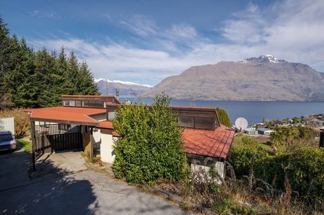 Photo of property in 14a Cameron Place, Fernhill, Queenstown, 9300