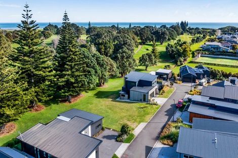 Photo of property in 5 Kakariki Lane, Waiwhakaiho, New Plymouth, 4312