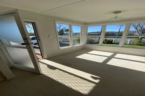Photo of property in 17 Queenwood Road, Levin, 5510
