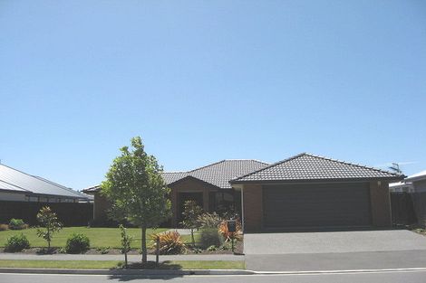Photo of property in 32 Pohutukawa Crescent, Parklands, Christchurch, 8083
