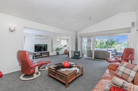 Photo of property in 3 Tanglewood Place, Cockle Bay, Auckland, 2014