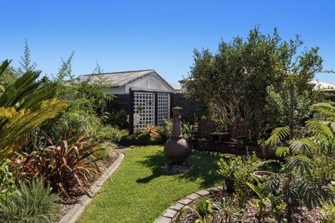 Photo of property in 21 Edgewater Grove, Whakatane, 3120