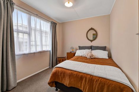 Photo of property in 15b Mayfair Place, Westown, New Plymouth, 4310