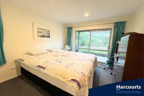Photo of property in 296 Motutara Road, Muriwai, Waimauku, 0881