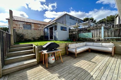 Photo of property in 7 Milton Street, Berhampore, Wellington, 6023