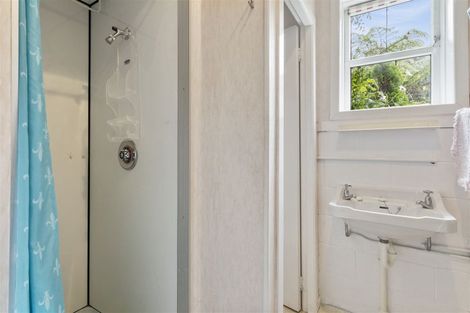 Photo of property in 32 Waitohu Road, York Bay, Lower Hutt, 5013