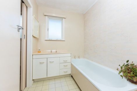 Photo of property in 61 Ennis Avenue, Pakuranga Heights, Auckland, 2010