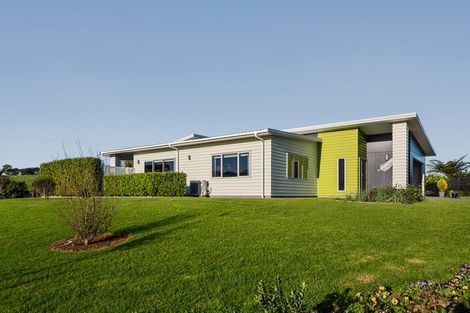 Photo of property in 2 Nopera Road, Waiiti, Urenui, 4377