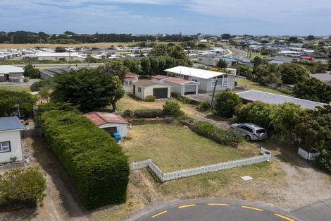 Photo of property in 9 Carthew Terrace, Foxton Beach, Foxton, 4815