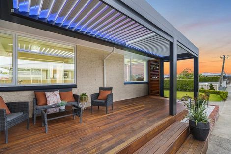 Photo of property in 6 Dymock Place, Bishopdale, Christchurch, 8053