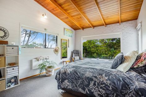 Photo of property in 26 Mceldowney Road, Titirangi, Auckland, 0604