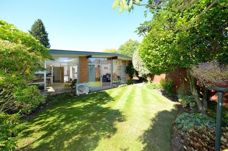 Photo of property in 15 Guinness Crescent, Ilam, Christchurch, 8041