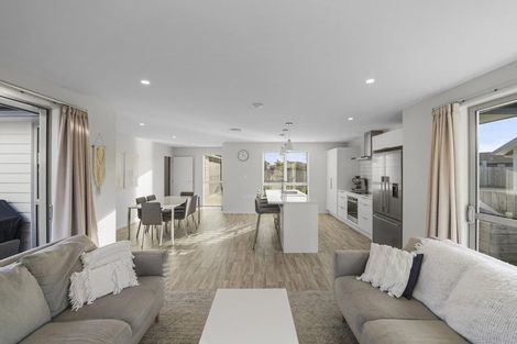 Photo of property in 37 Kahuparere Crescent, Pyes Pa, Tauranga, 3112