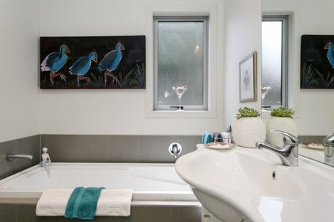 Photo of property in 15 Parata Street, Two Mile Bay, Taupo, 3330