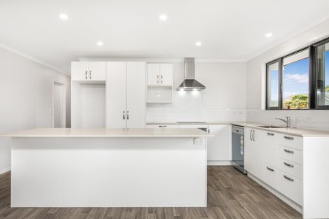 Photo of property in 17 Coolen Place, Tuakau, 2121