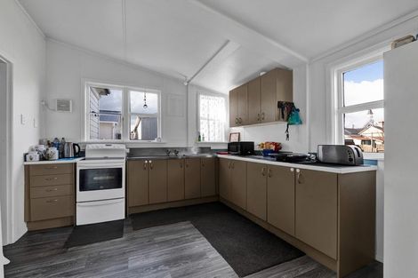 Photo of property in 30 Cambria Street, Hawera, 4610