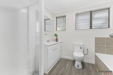 Photo of property in 1/7 Mon Desir Place, Manurewa, Auckland, 2102