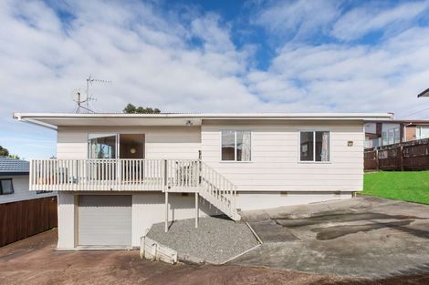 Photo of property in 2/21 Te Atatu Road, Te Atatu South, Auckland, 0610