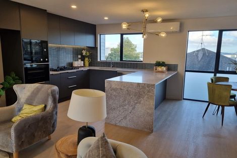 Photo of property in 1e Currey Crescent, Milford, Auckland, 0620