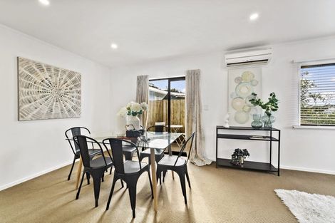 Photo of property in 2 Balmain Street, Newlands, Wellington, 6037