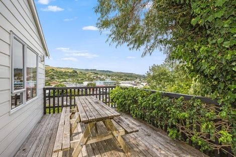Photo of property in 9 Hampton Hill Road, Tawa, Wellington, 5028