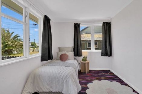 Photo of property in 33 Matipo Street, Castlecliff, Whanganui, 4501