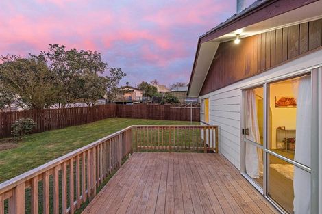 Photo of property in 10 Styca Place, Sunnyvale, Auckland, 0612