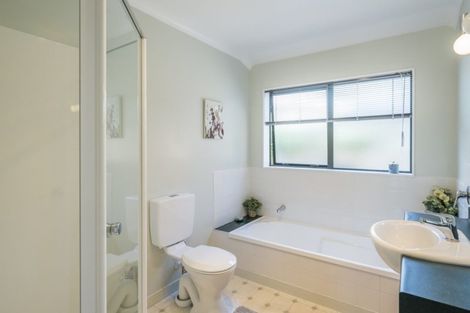 Photo of property in 1 Jeannie Way, Waikanae Beach, Waikanae, 5036